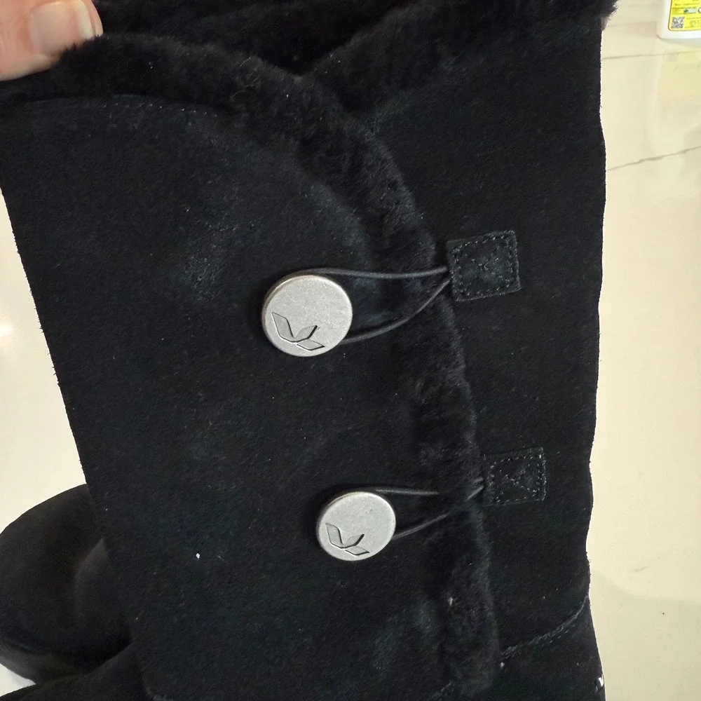 Koolaburra by UGG Kinslei Black Suede Button Detail Plaid Flannel Lined Boots 10